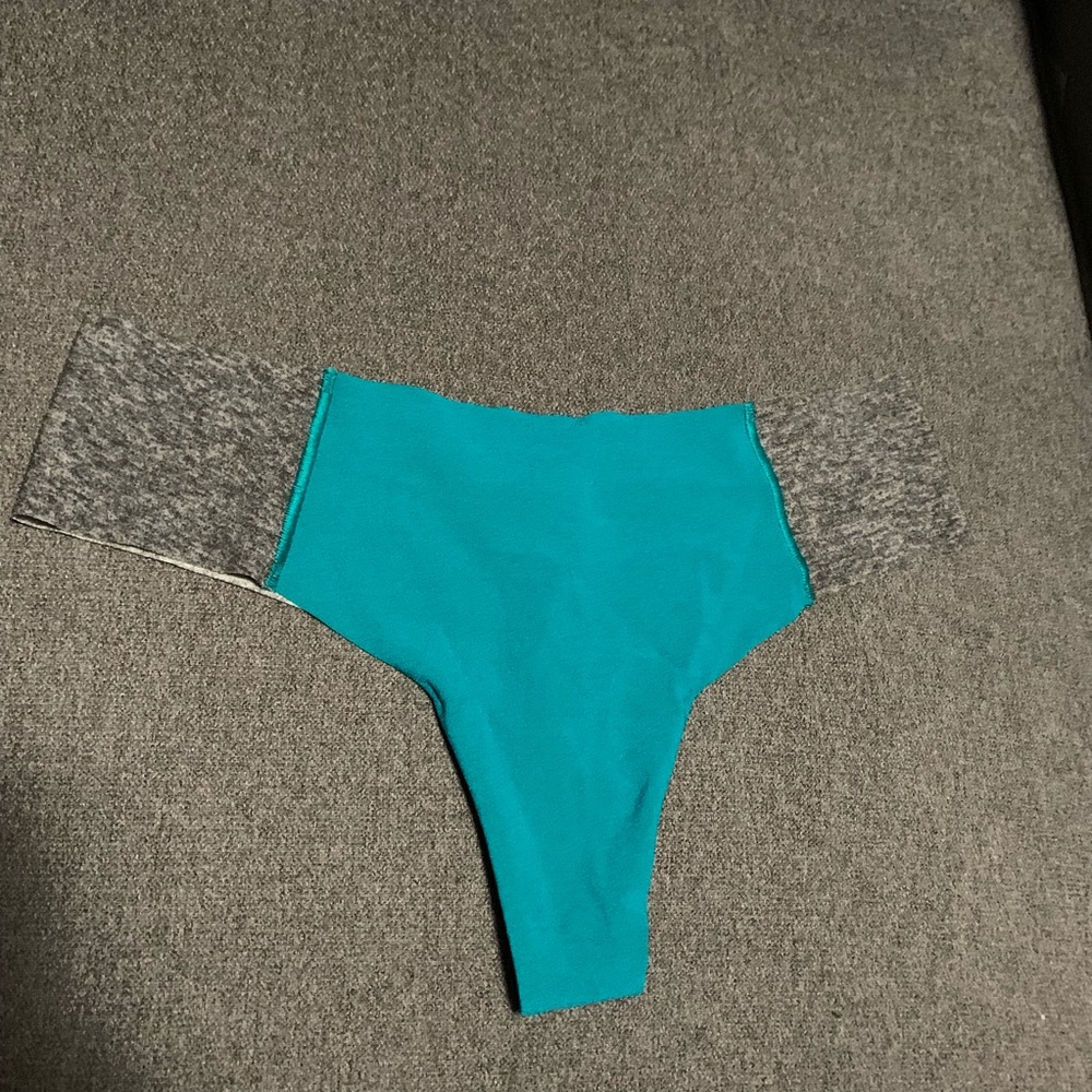 PINK NWT cotton/spandex low rise thong